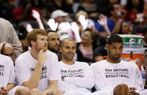 tim-duncan-tony-parker-matt-bonner-nba-preseason-houston-rockets-san-antonio-spurs-850x560