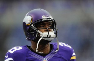 adrian-peterson-has-a-quietly-terrible-contract-and-cutting-him-would-save-the-vikings-a-ton-of-money
